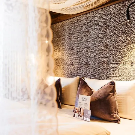 Boutiquehotel Blaue Burg * פפרונטן